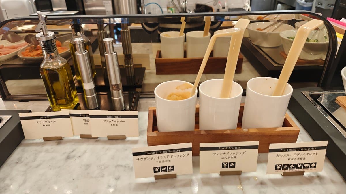 Dressings and sauces in serving pots