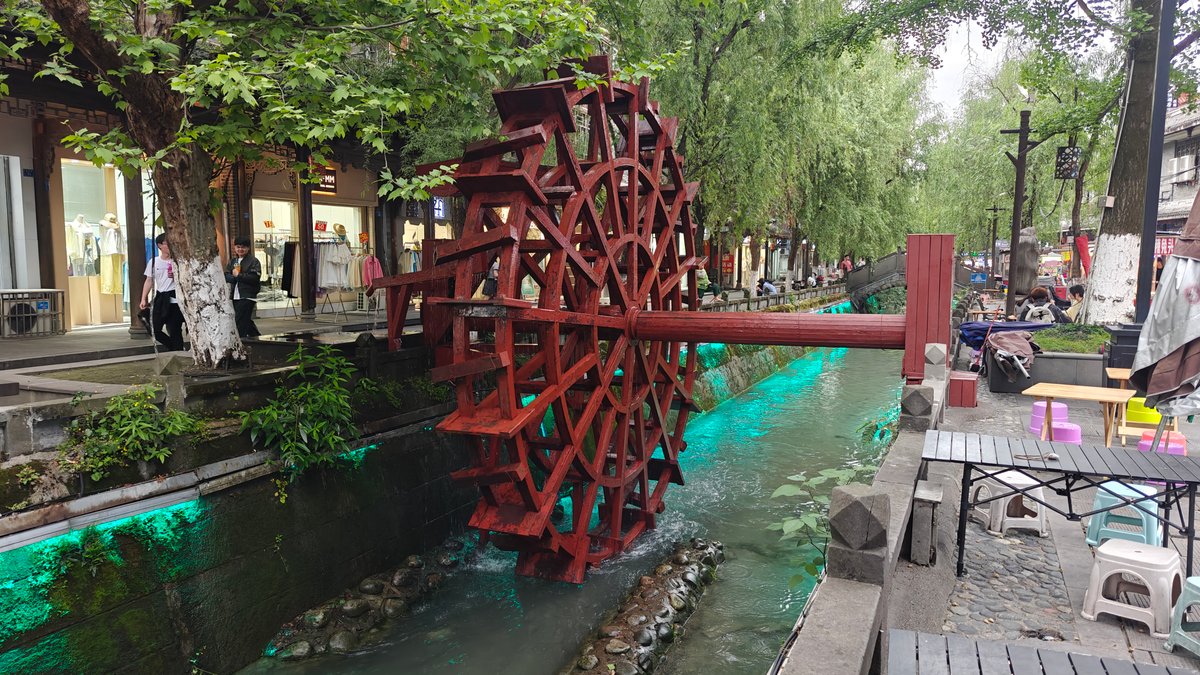 Dujiangyan old-town waterwheel