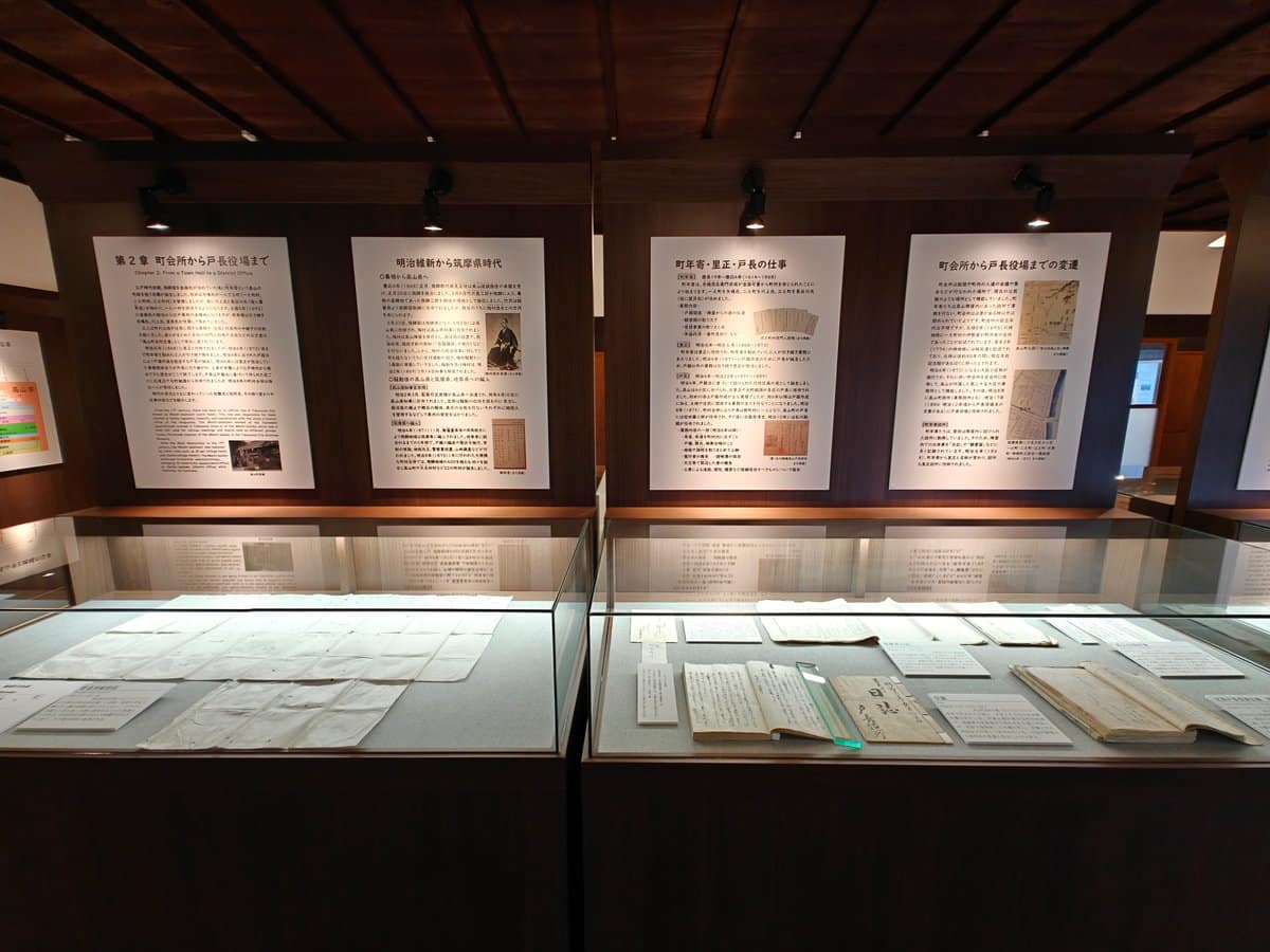 Exhibition Room A wall panels above glass cases