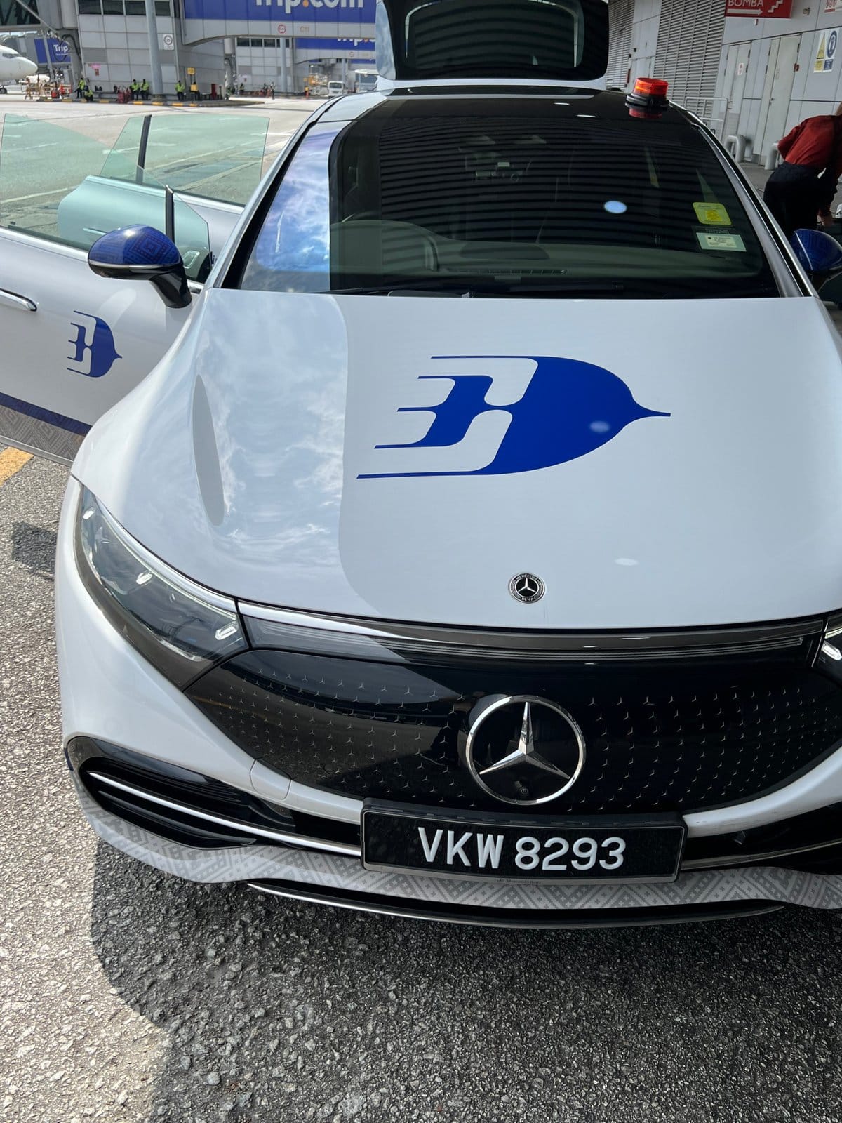 Front of the white Mercedes-Benz EQS private transfer