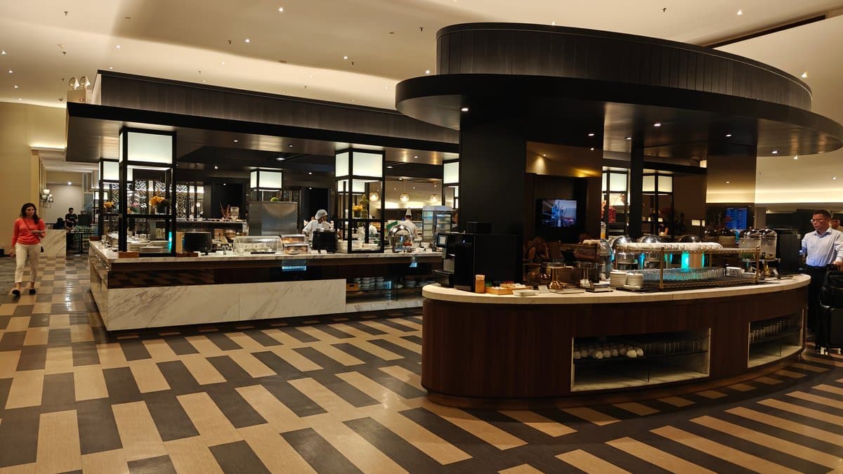 Golden Lounge buffet counters overview