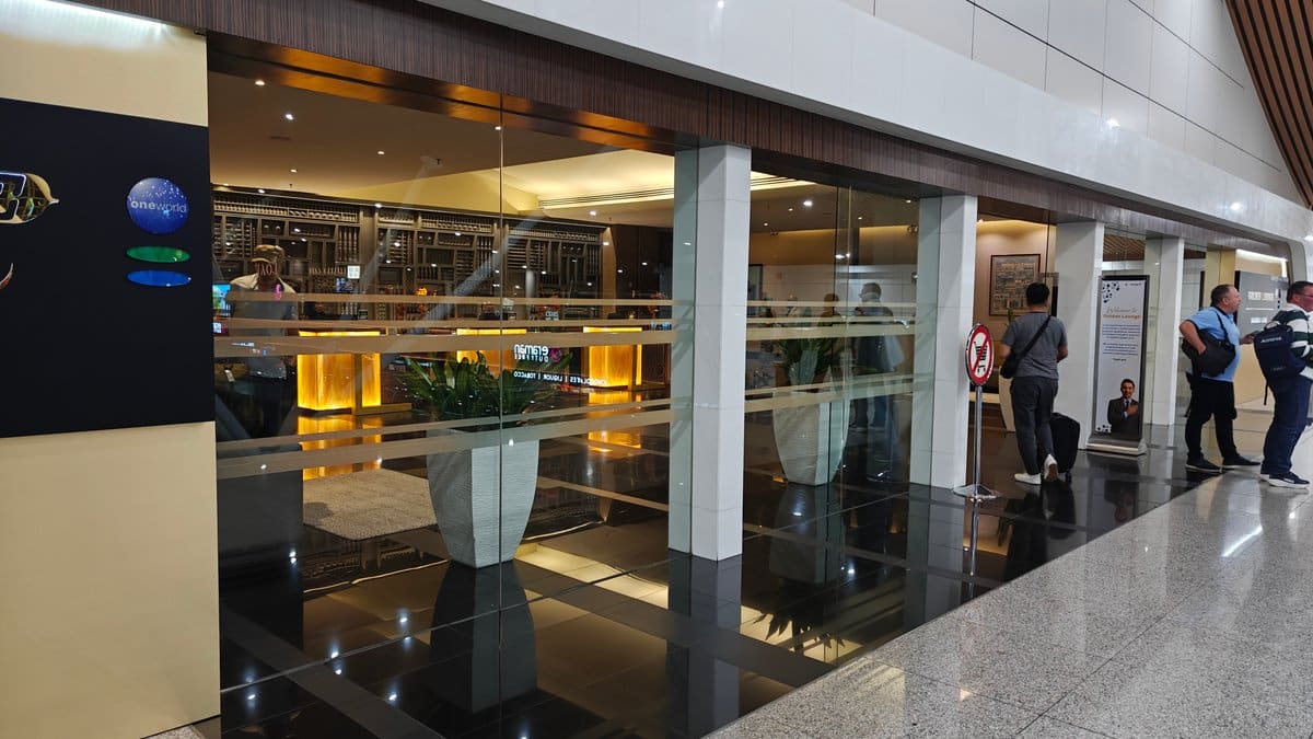 Golden Lounge exterior entrance view