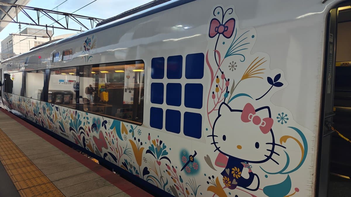 Haruka floral Hello Kitty livery