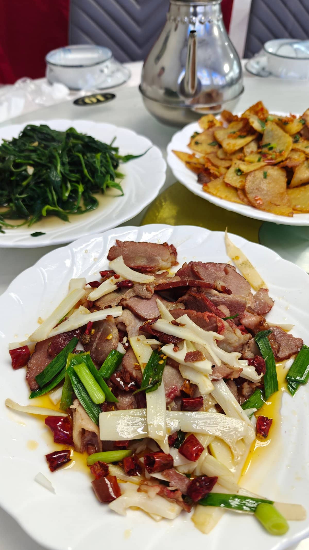 Home-style Sichuan table spread
