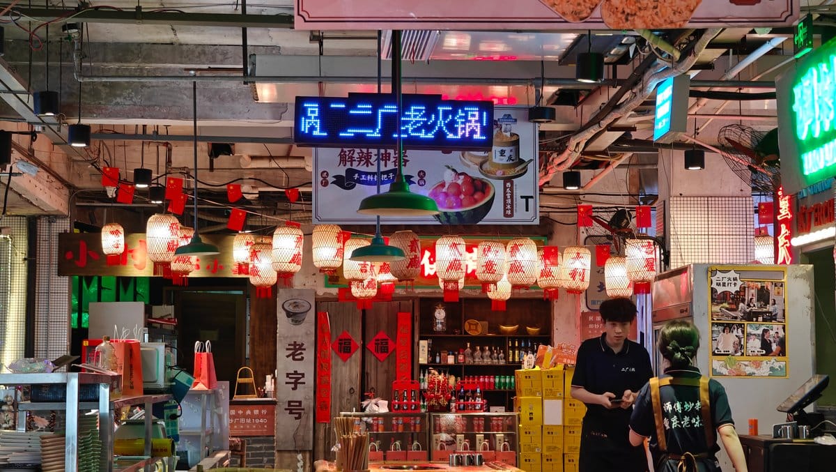 Interior of 二厂老火锅 (老字号) — a blue LED