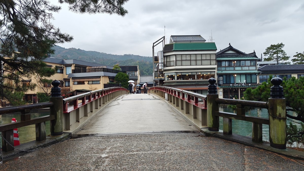 Kaisen Bridge toward canal inns