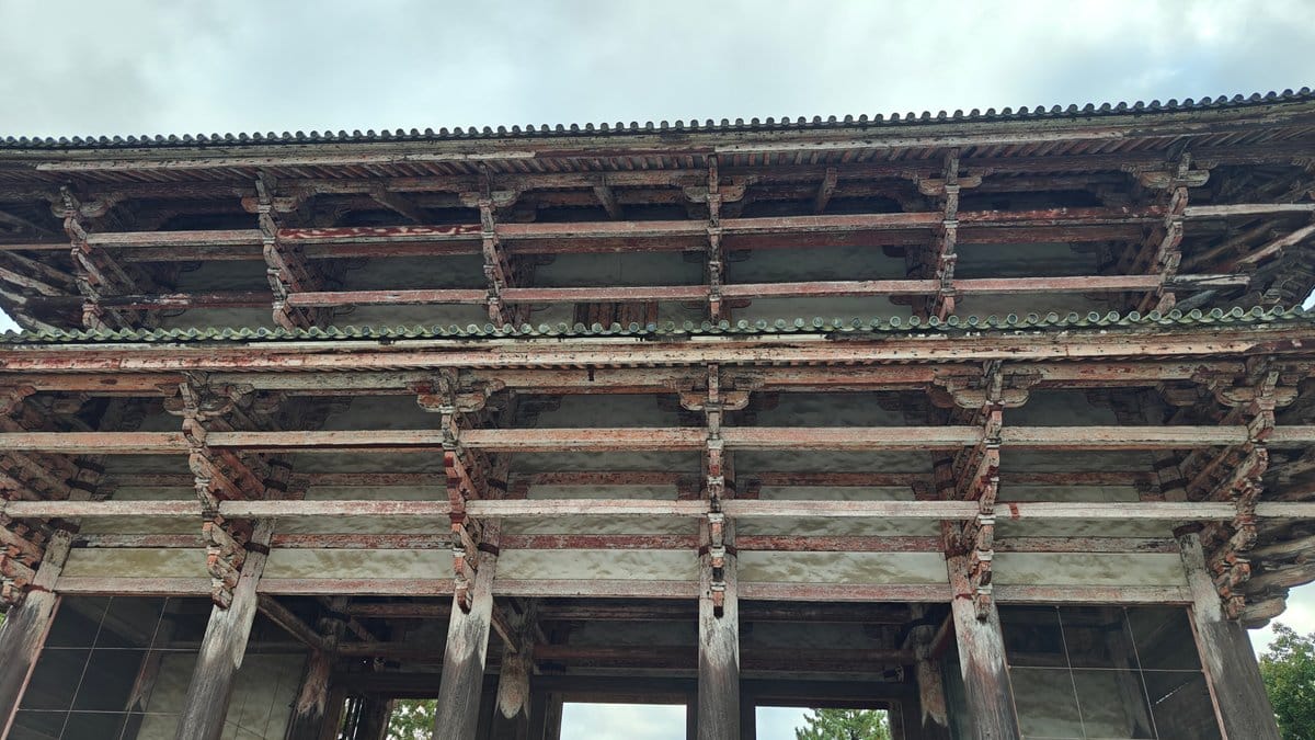 Nandaimon exterior pillar detail