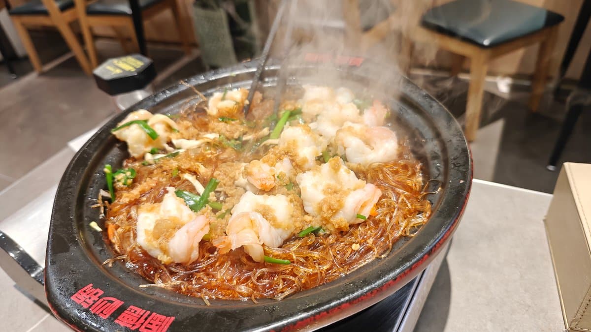 Prawn glass-noodle claypot