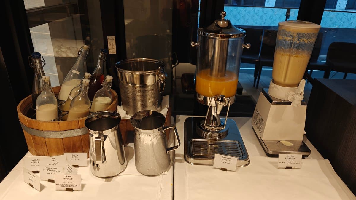 Premium juice beverage station