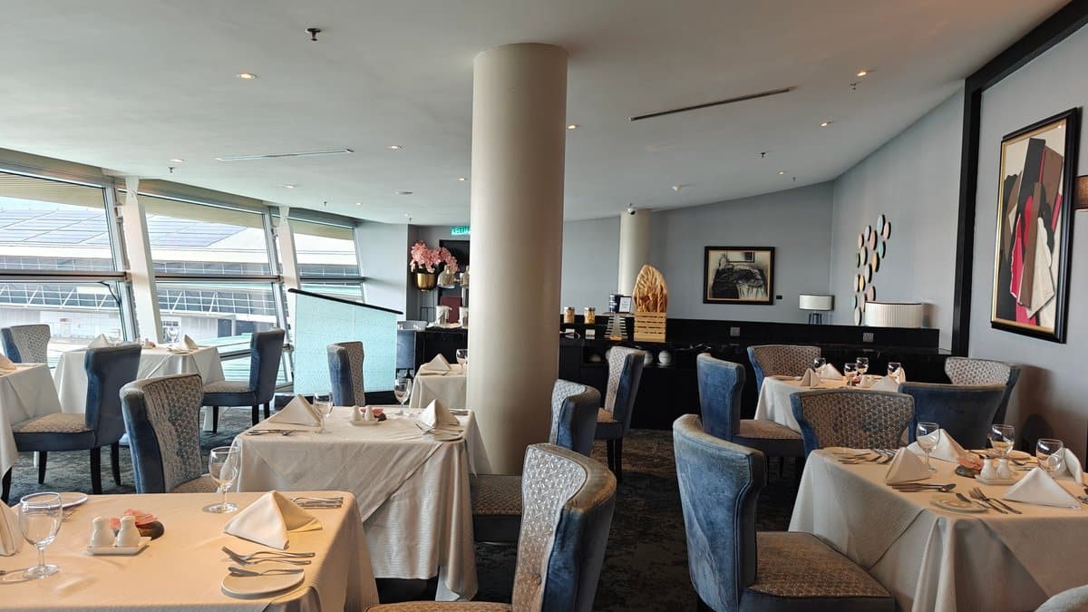 Restaurant-style dining room white linen
