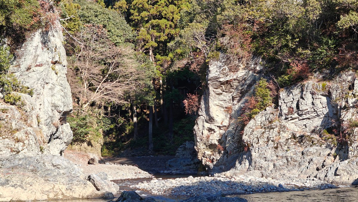 Rocky cliff with autumn river colour