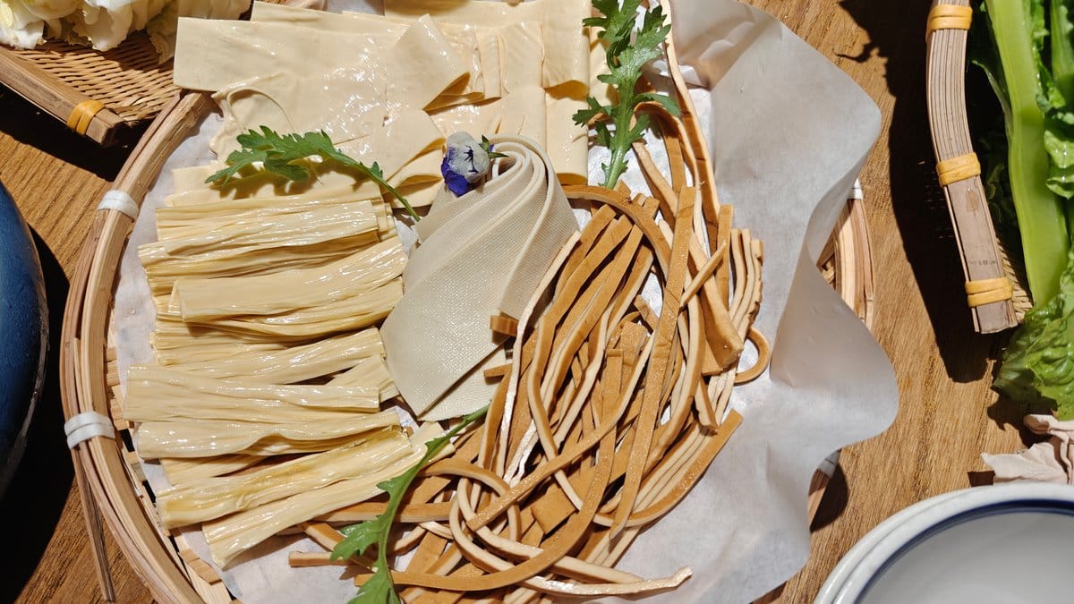 Rolled tofu skin plate