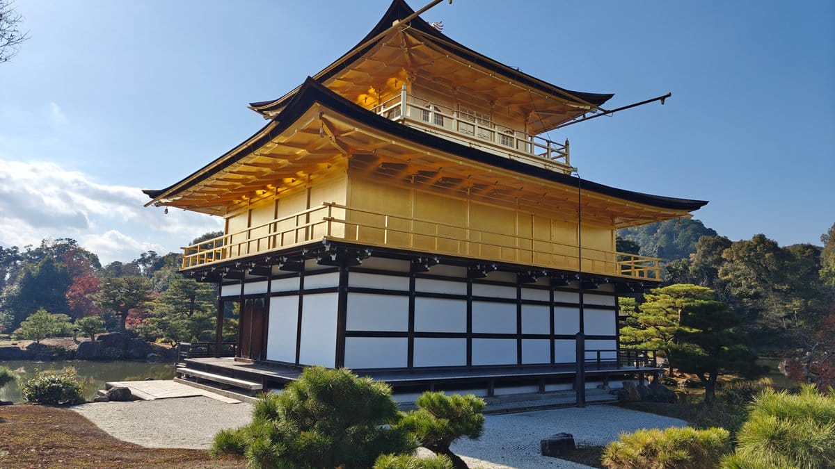 Side view of the pavilion above the raked