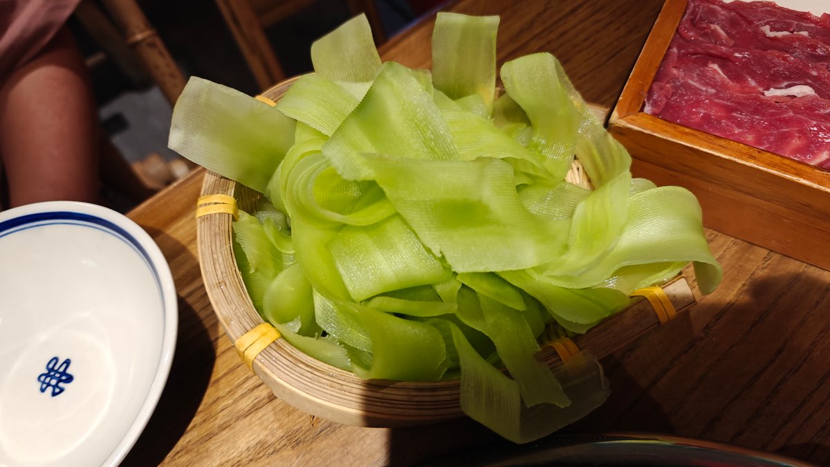 Sliced lettuce stem plate