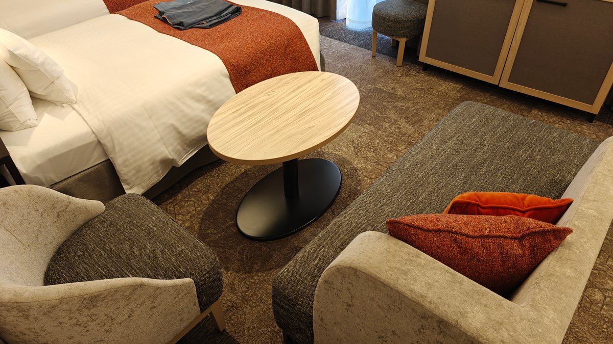 Sofa lounge round table