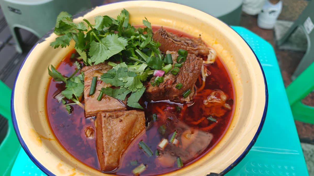 Spicy red-braised beef bowl
