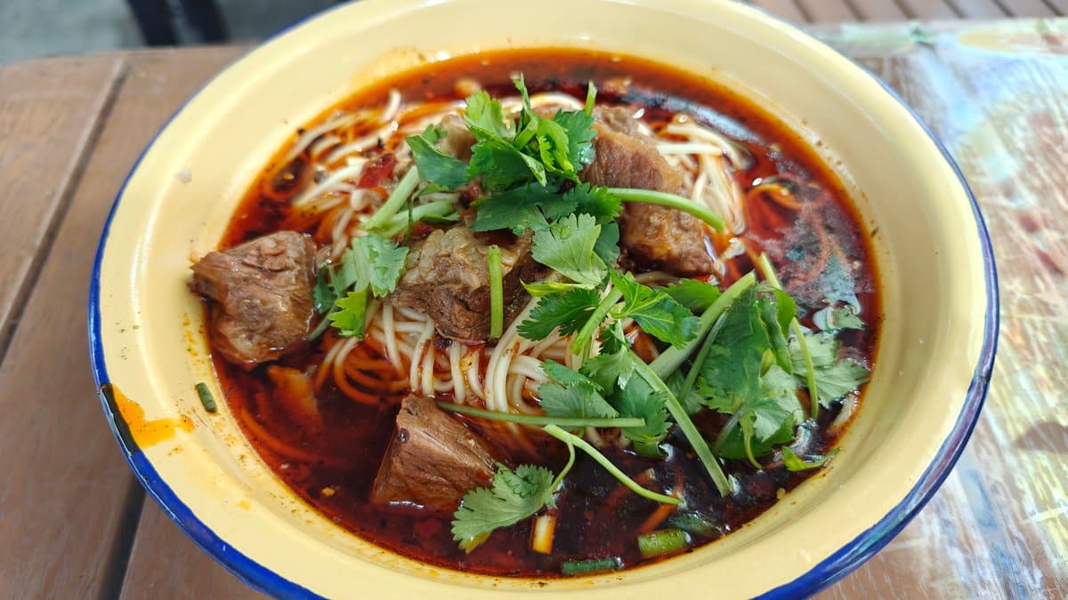 Spicy red-braised beef noodles