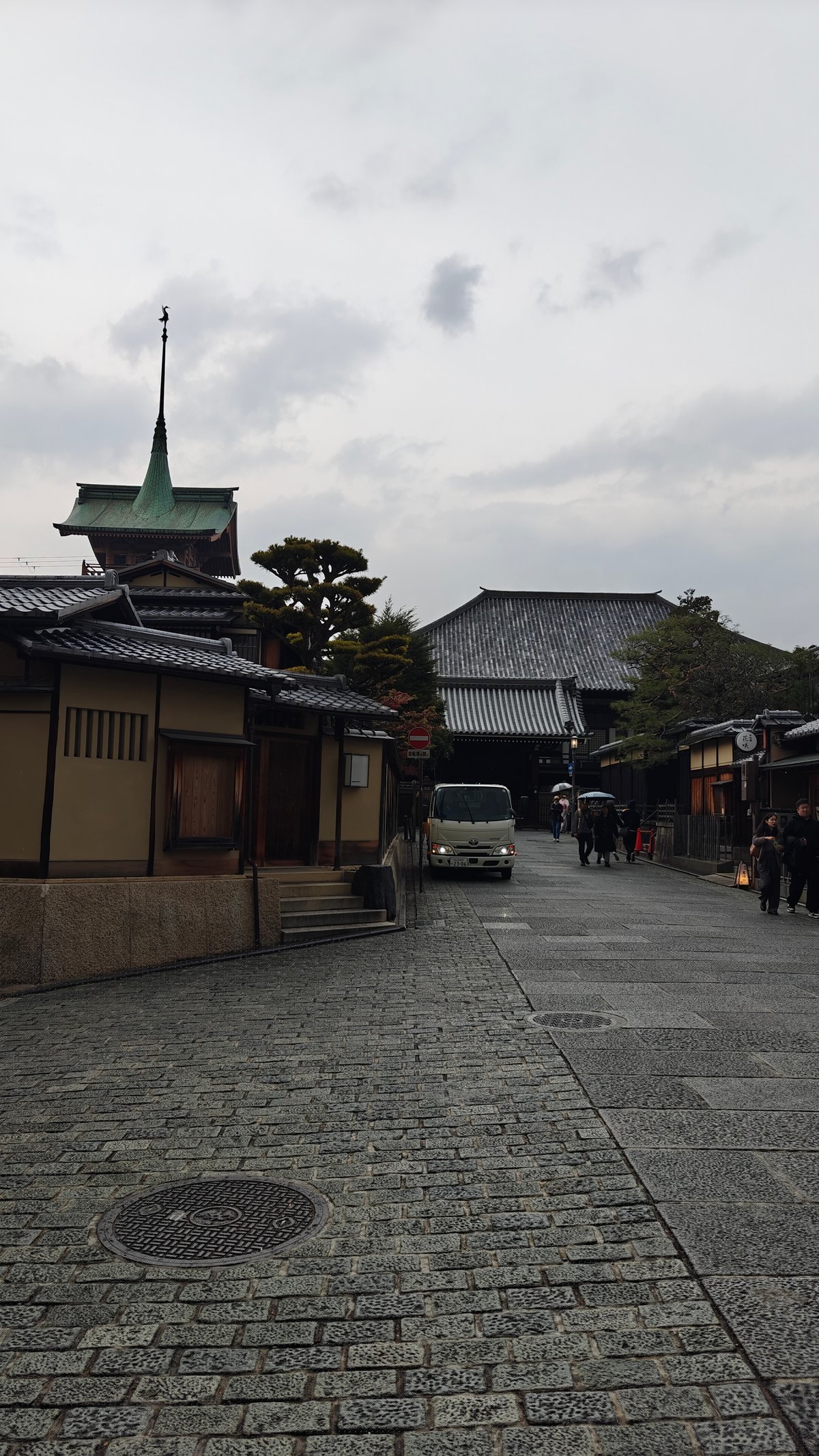Street view toward Gion-kaku