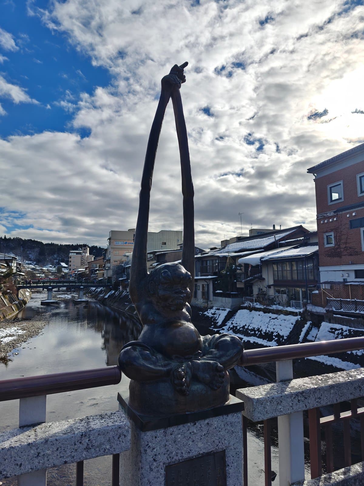 Tenaga bronze bridge statue