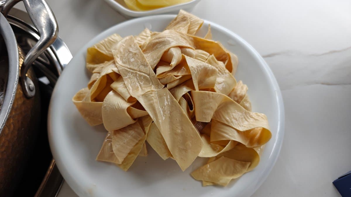 Tofu skin ribbons dish