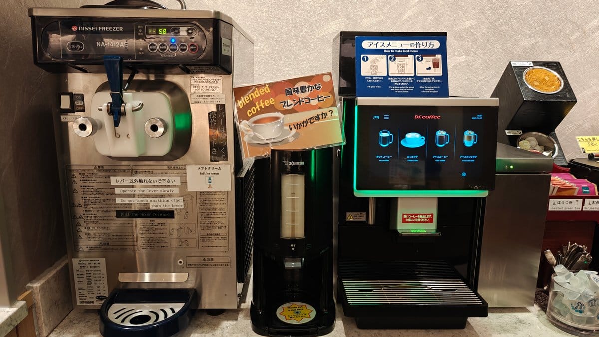 Touchscreen automatic coffee machine