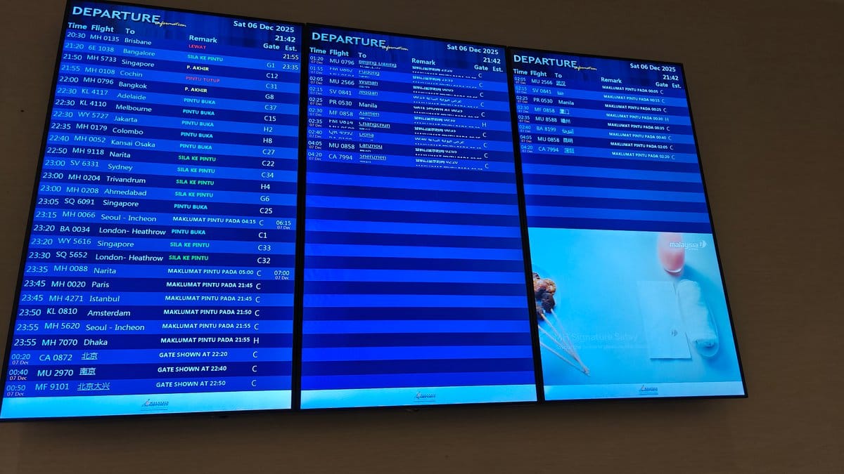 Triple departure-information screens listing flights for Sat 06