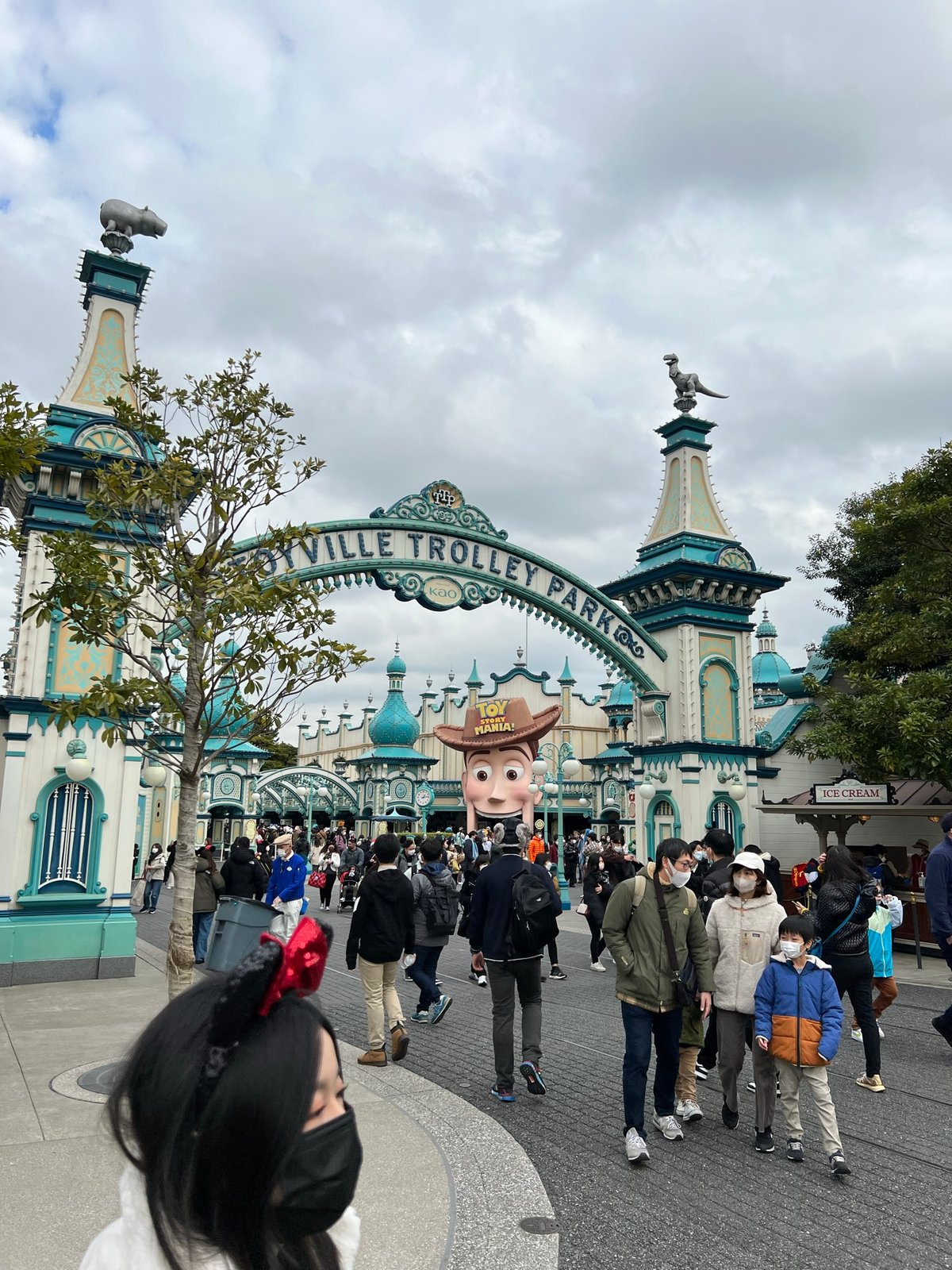 Turquoise entrance archway lettered