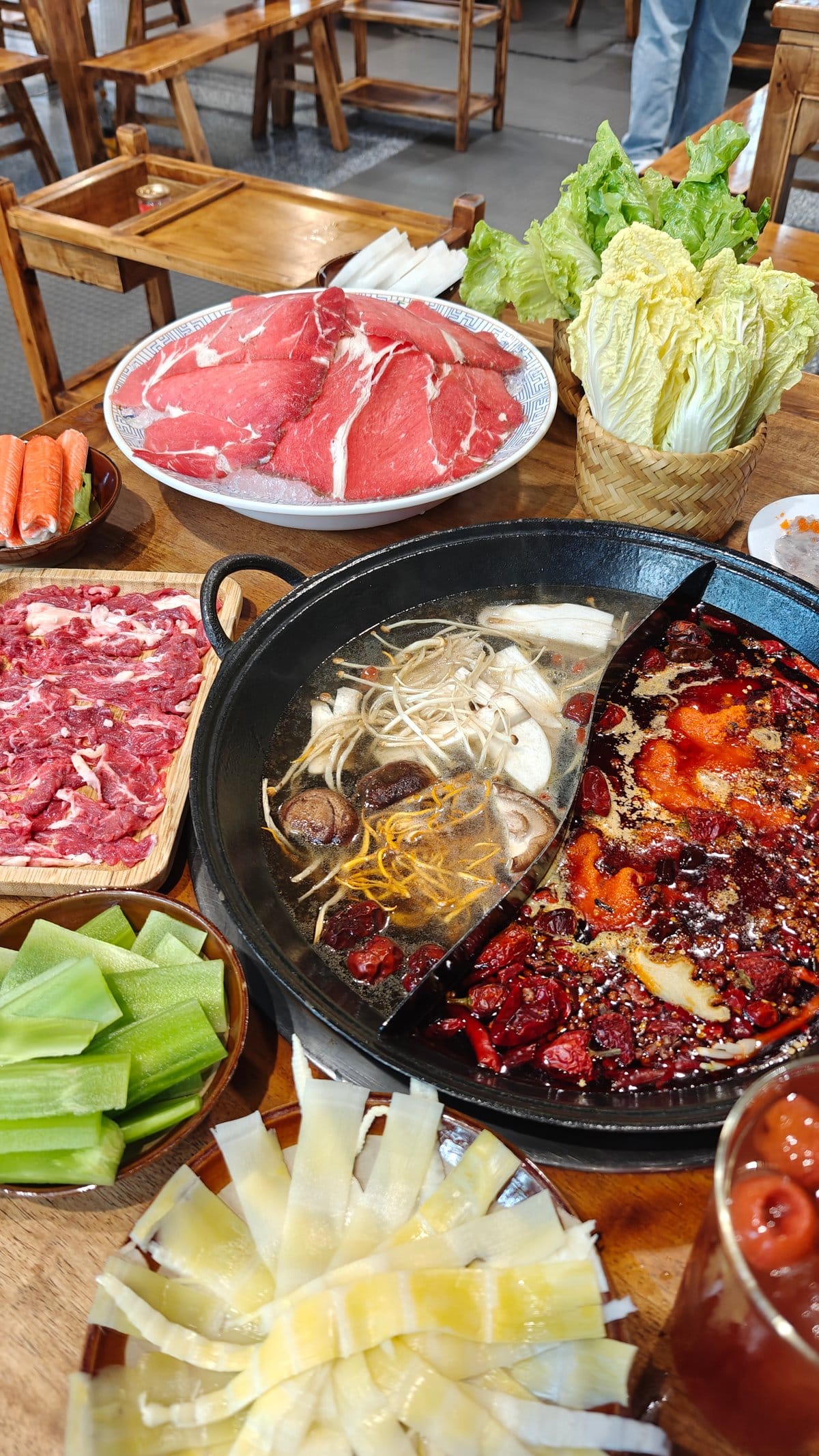 Twin broth hotpot setup