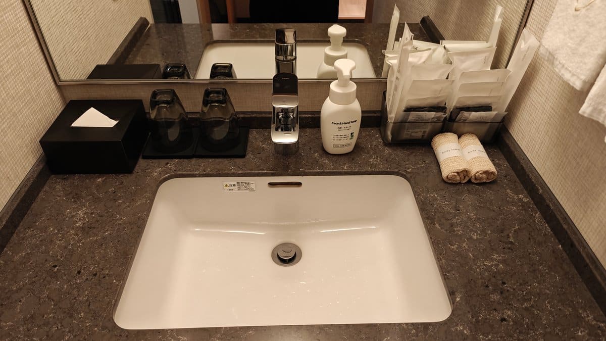 Vanity amenities rolled towels