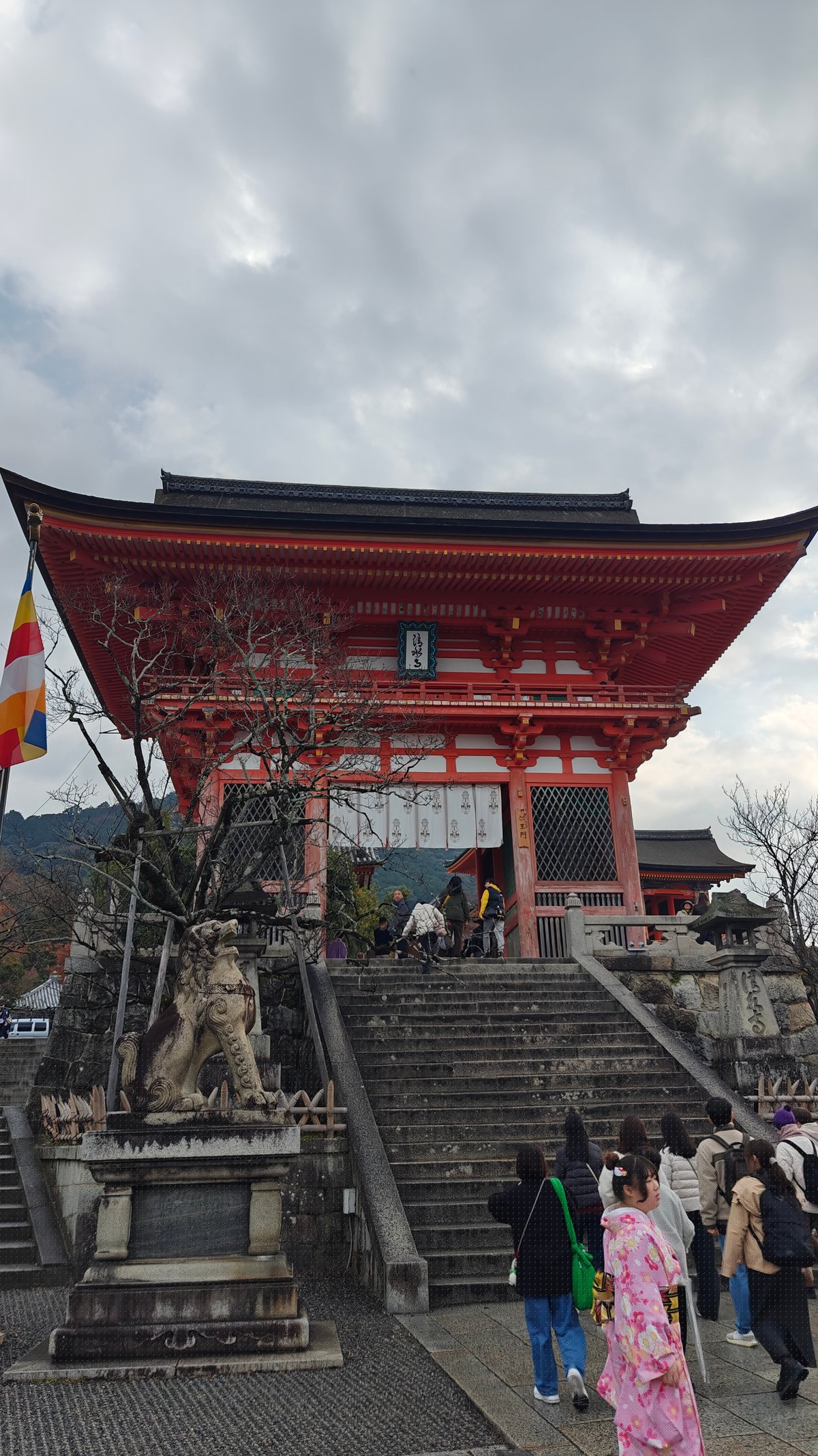 Vermilion Nio-mon gate steps