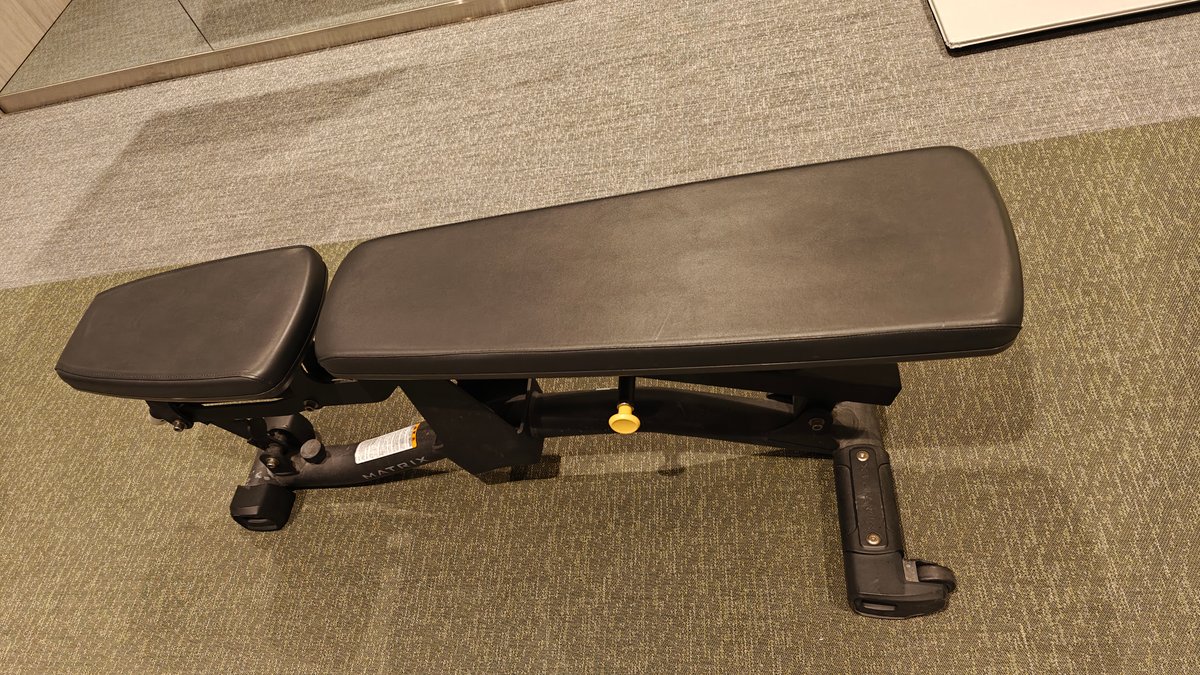 Weight bench for strength training exercises