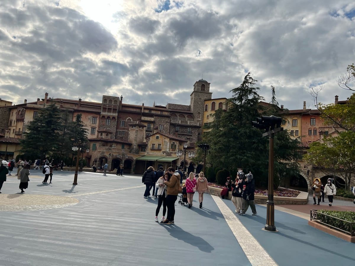 Wide view of the entrance plaza (Piazza Topolino