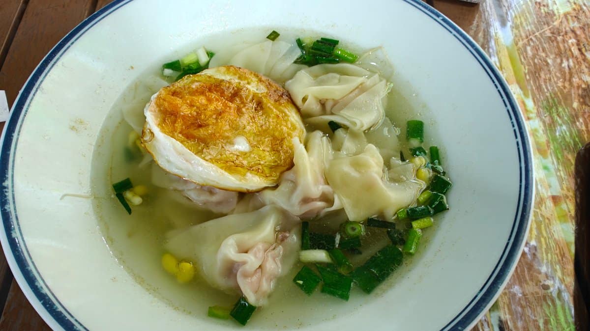Wonton soup with fried egg