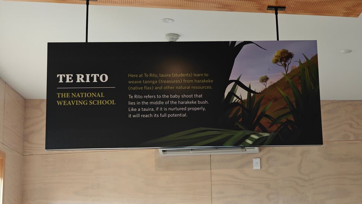 A panel headed TE RITO / THE NATIONAL