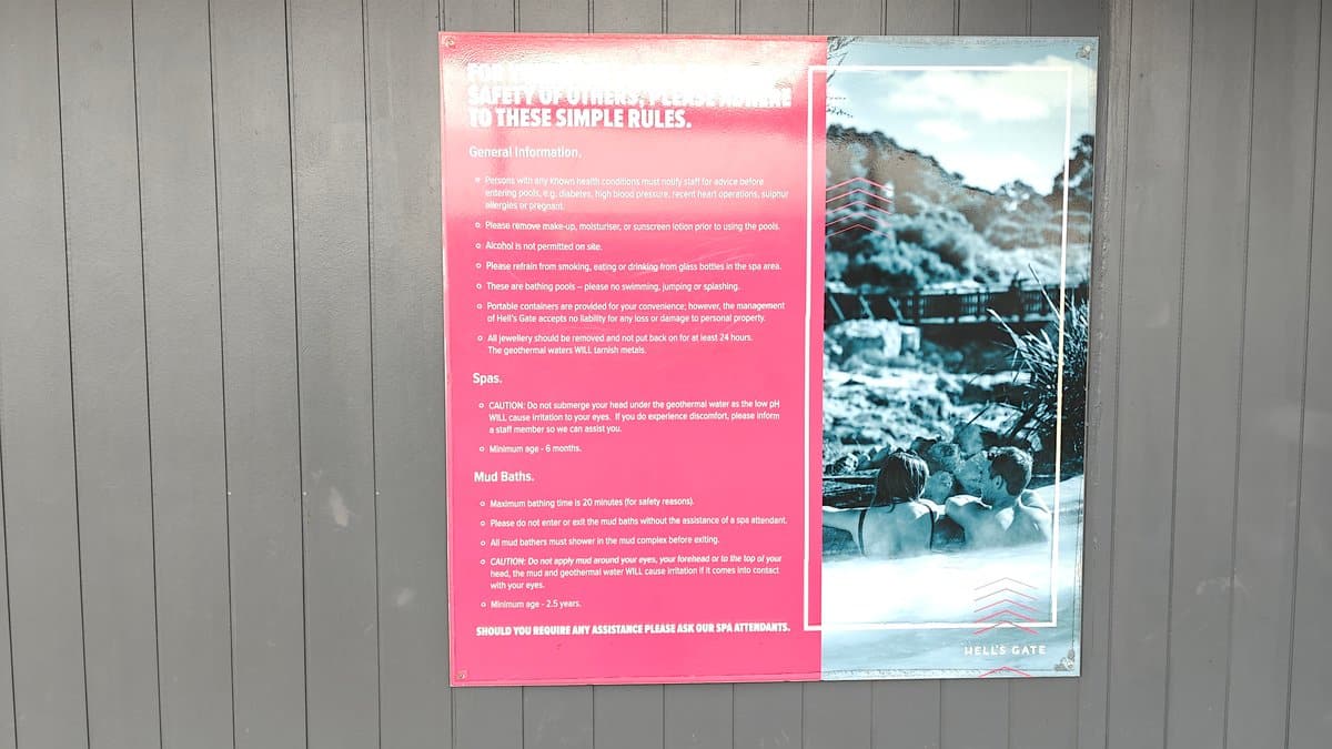 A pink notice board headed THREE SIMPLE RULES