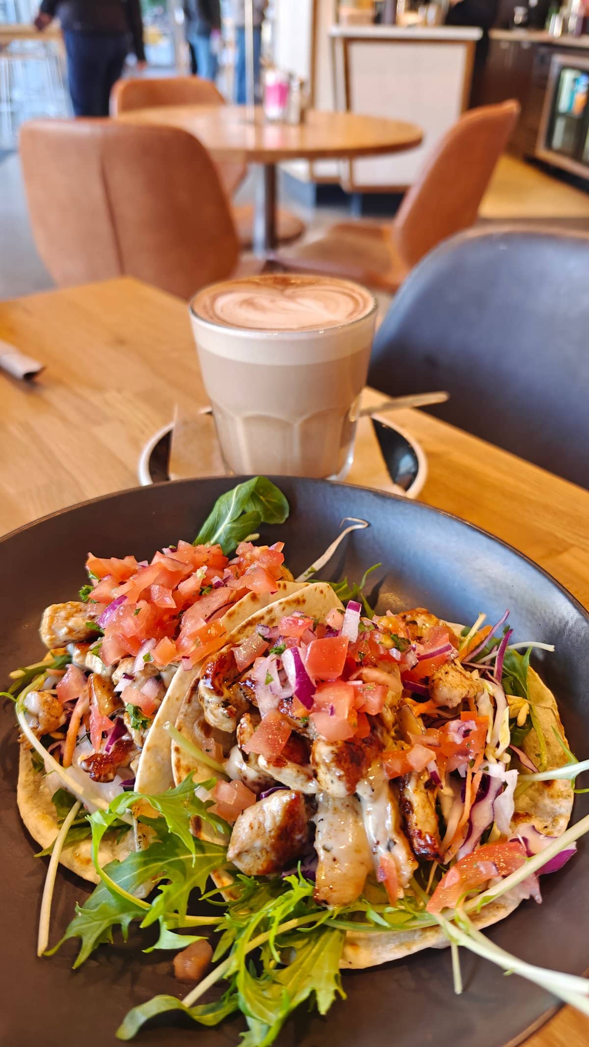 A salad bowl of grilled chicken, rocket, tomato
