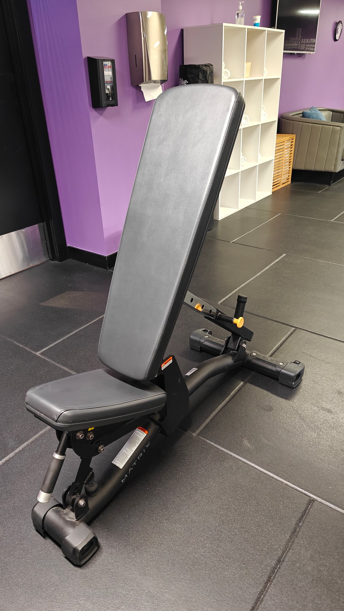 Adjustable incline weights bench