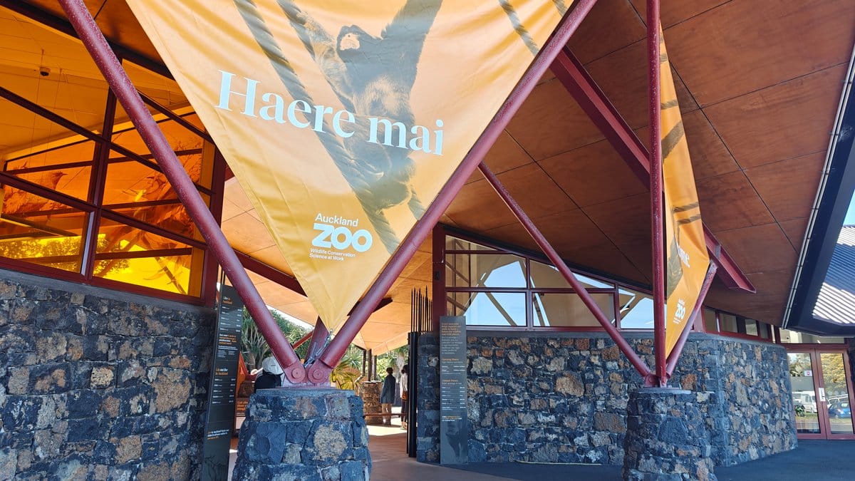 Auckland Zoo entrance, haere mai