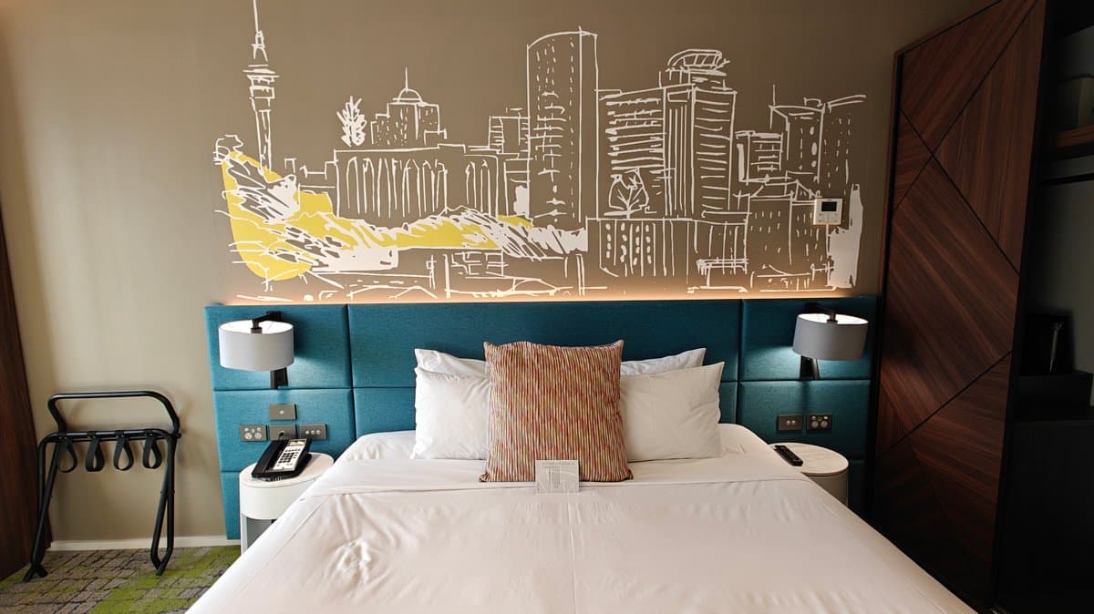 Bed mural and luggage rack