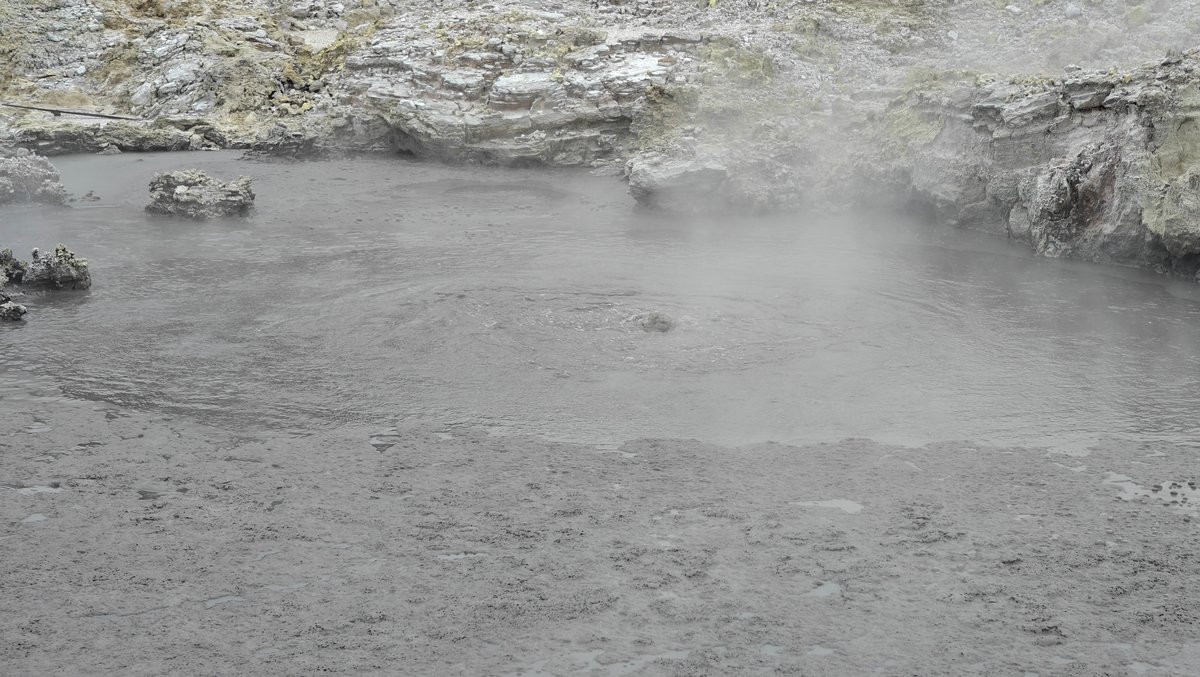 Bubbling grey mud pool