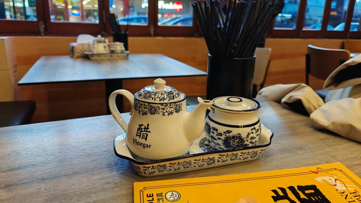 Ceramic teapot and cups on table