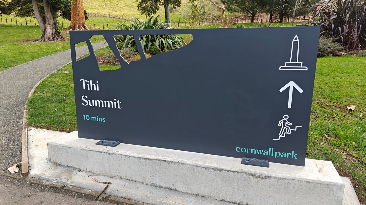 Cornwall Park sign to the summit
