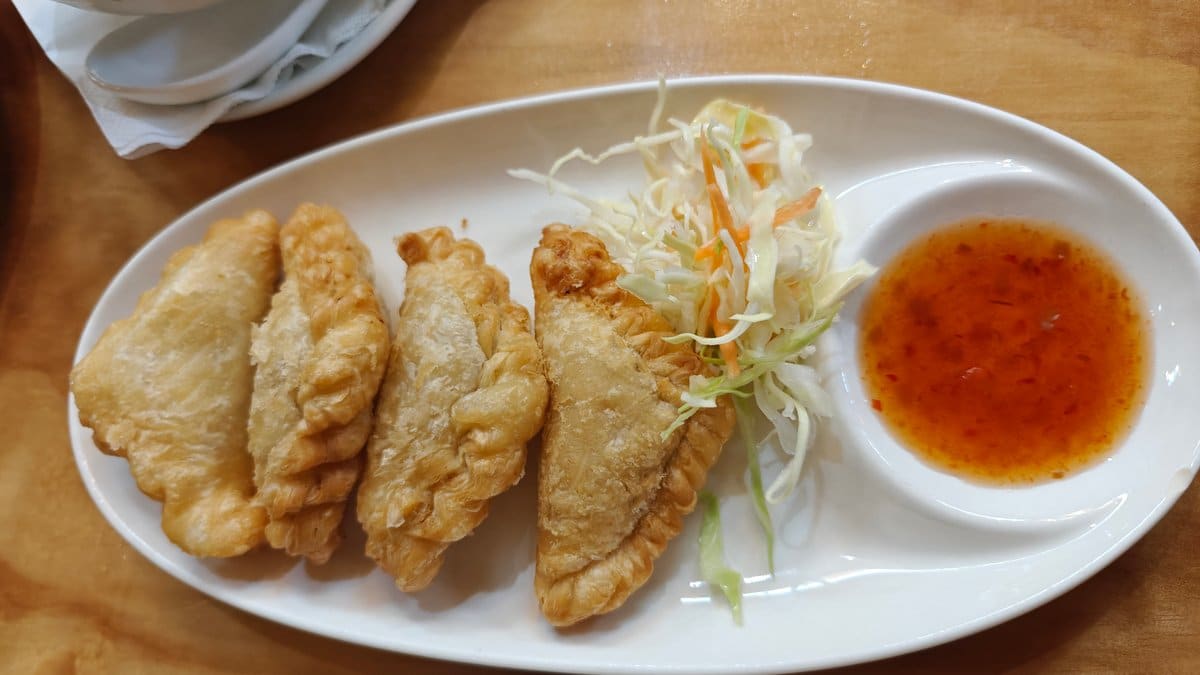 Fried dumplings with dipping sauce