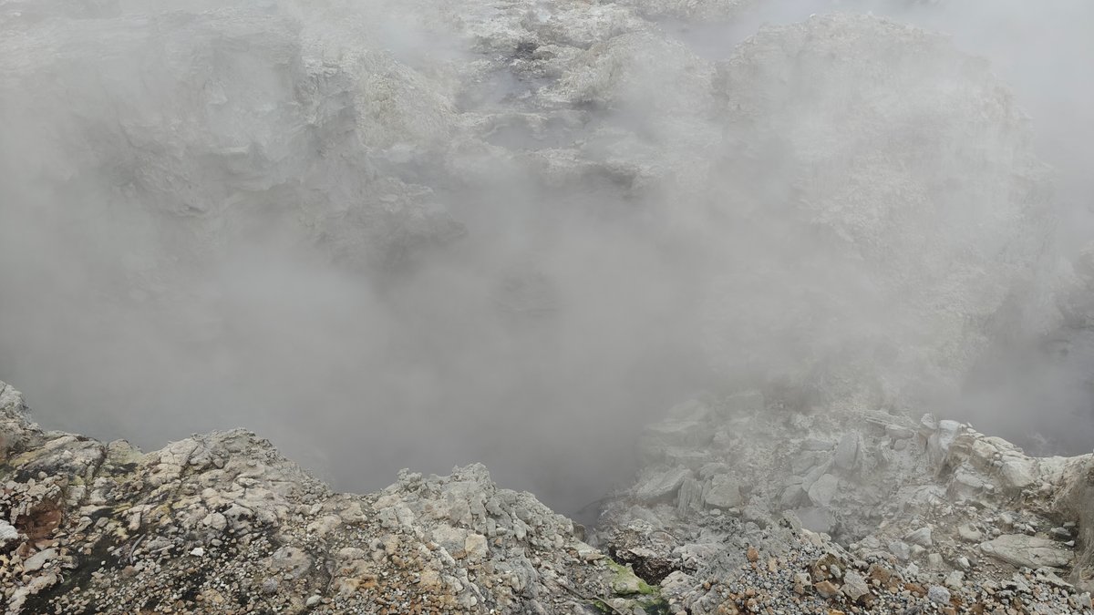 Heavy steam over the sinter