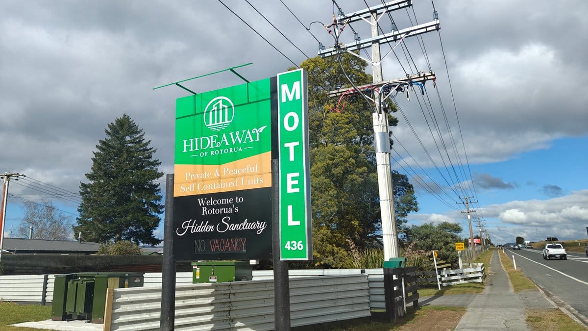 Hideaway of Rotorua roadside motel sign