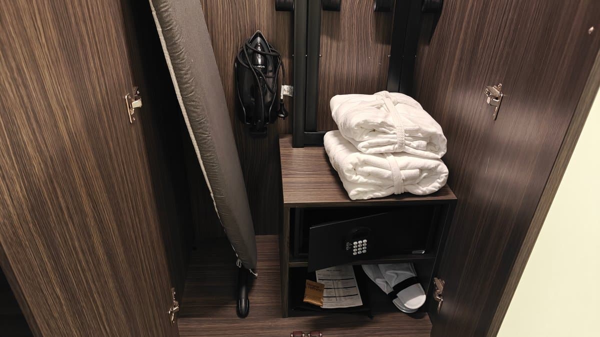 In-room safe, iron and towels