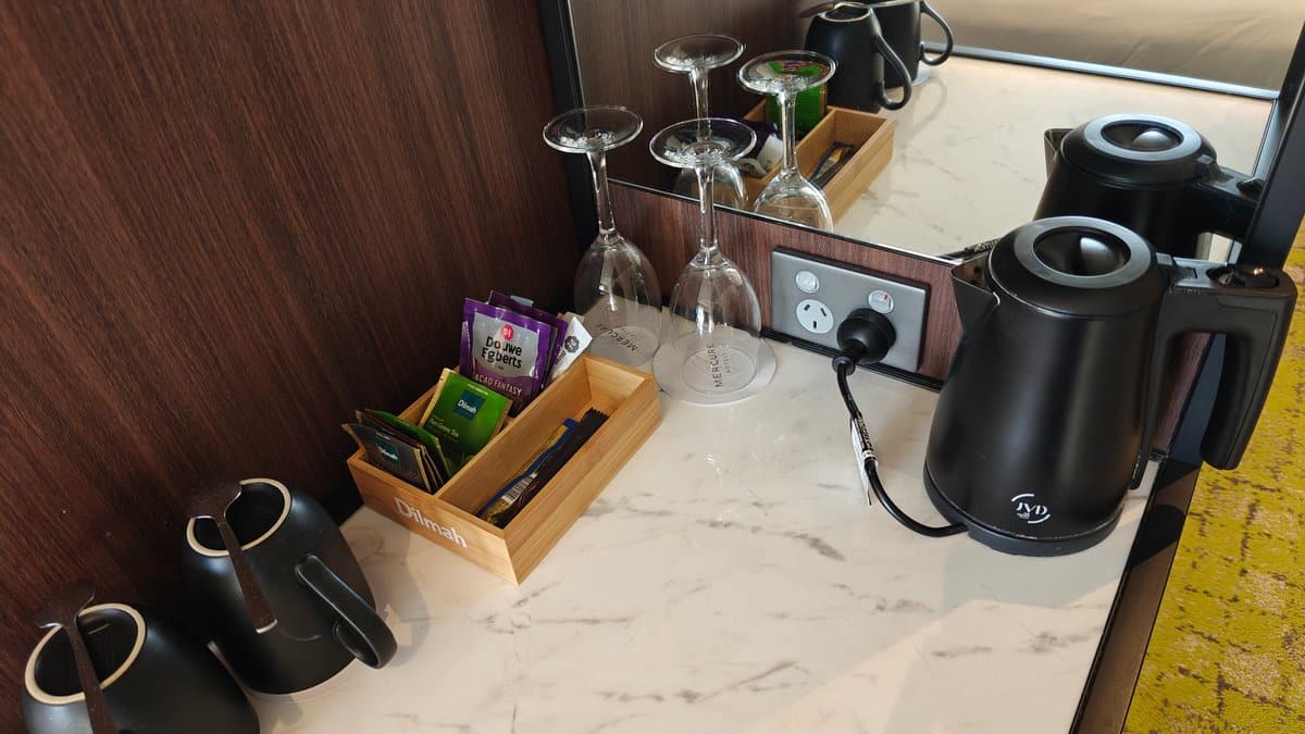 Marble minibar kettle and glassware