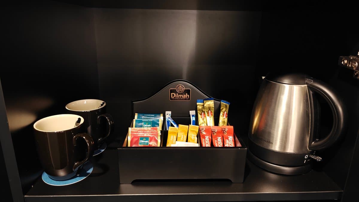 Minibar kettle and coffee tray