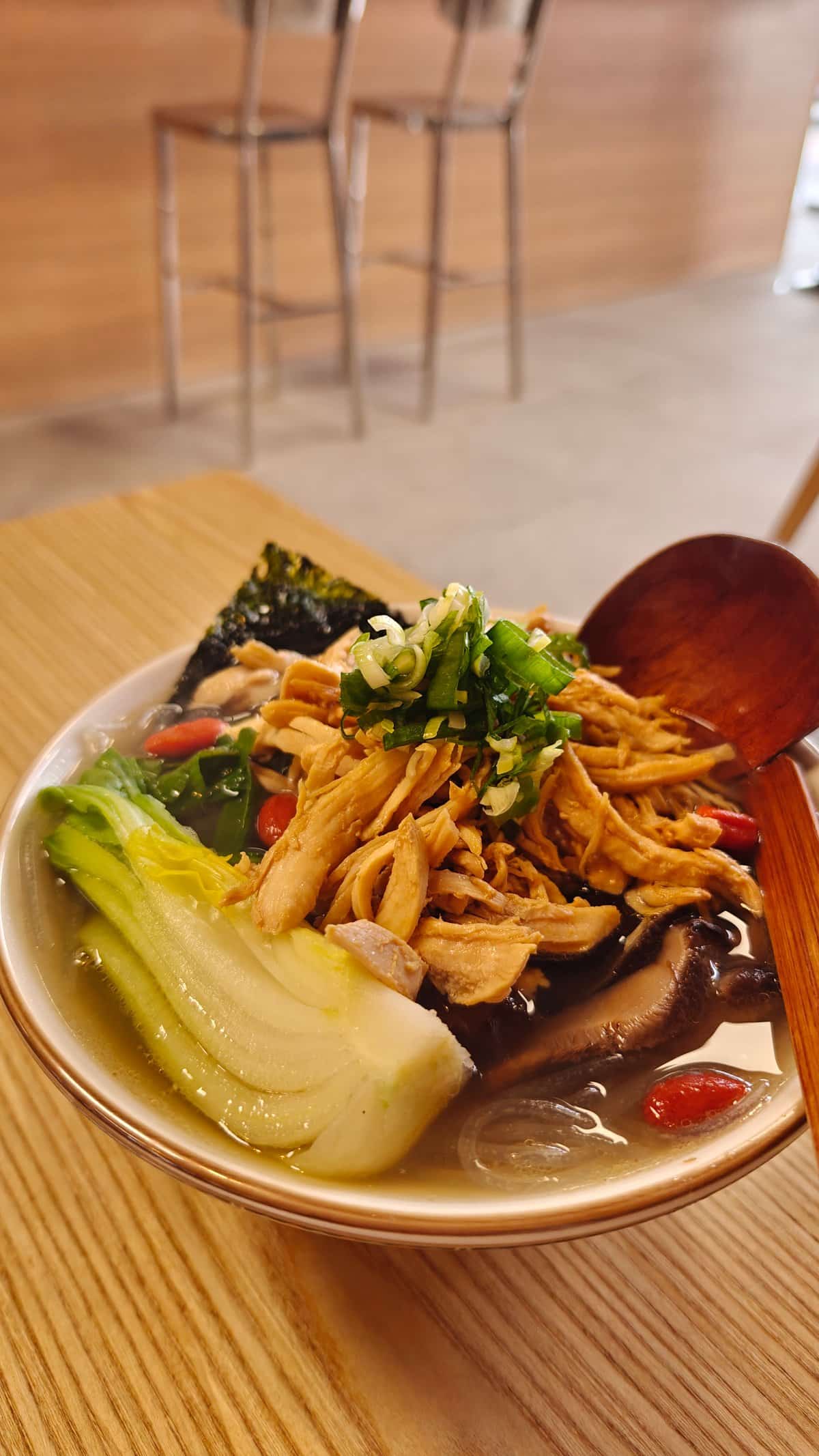 Noodles with chicken and mushrooms