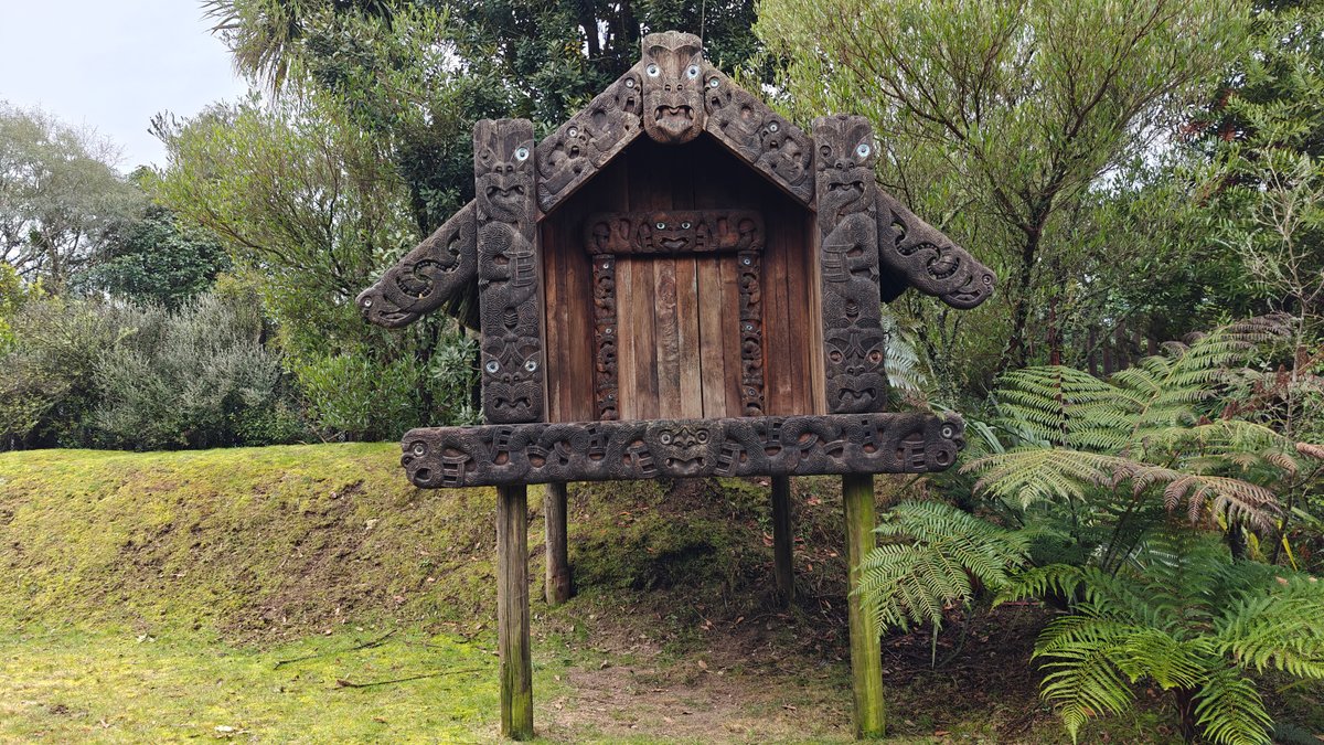 Raised pātaka storehouse on posts